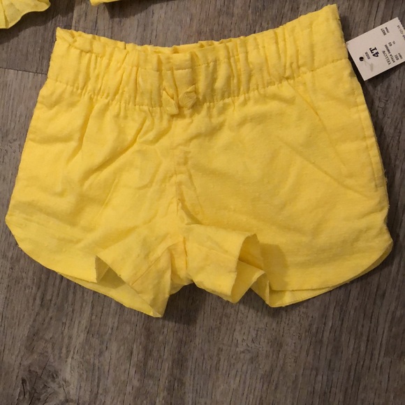 Yellow 2 piece ruffle top and shorts summer outfit NWT - Picture 3 of 6